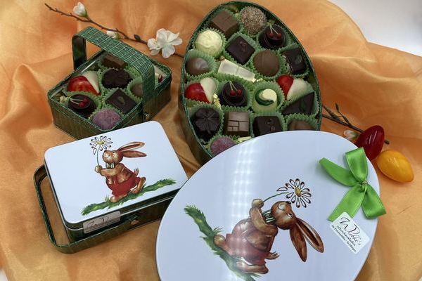Metalldose "Krbchen" mit 8 Pralinen, Metalldose "Ei gro" mit 21 Pralinen (Pos. 34 + 35)