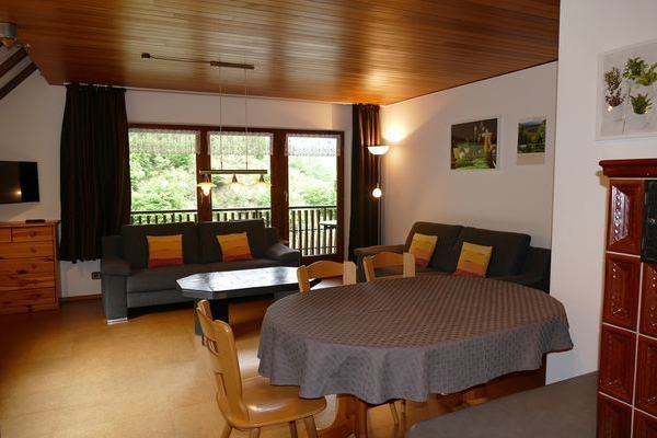 Esstisch der Ferienwohnung "Ruheckle" des Gasthaus Felsenstble in St. Mrgen im Schwarzwald