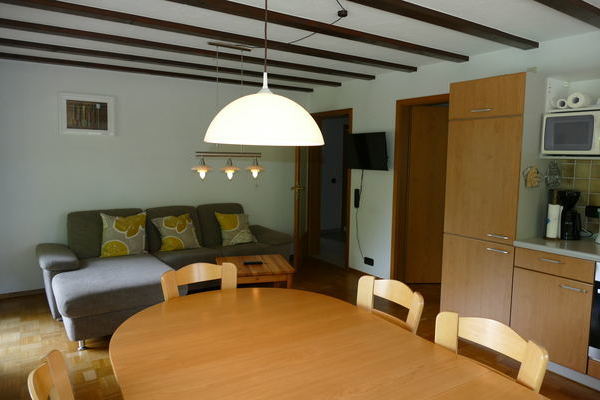 Ess-und Wohnbereich  der Ferienwohnung "Hexenloch" des Gasthaus Felsenstble in St. Mrgen
